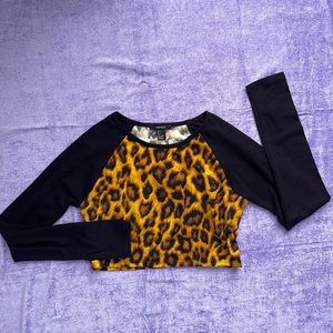 Forever 21 cropped leopard long sleeve top animal print black half shirt soft L